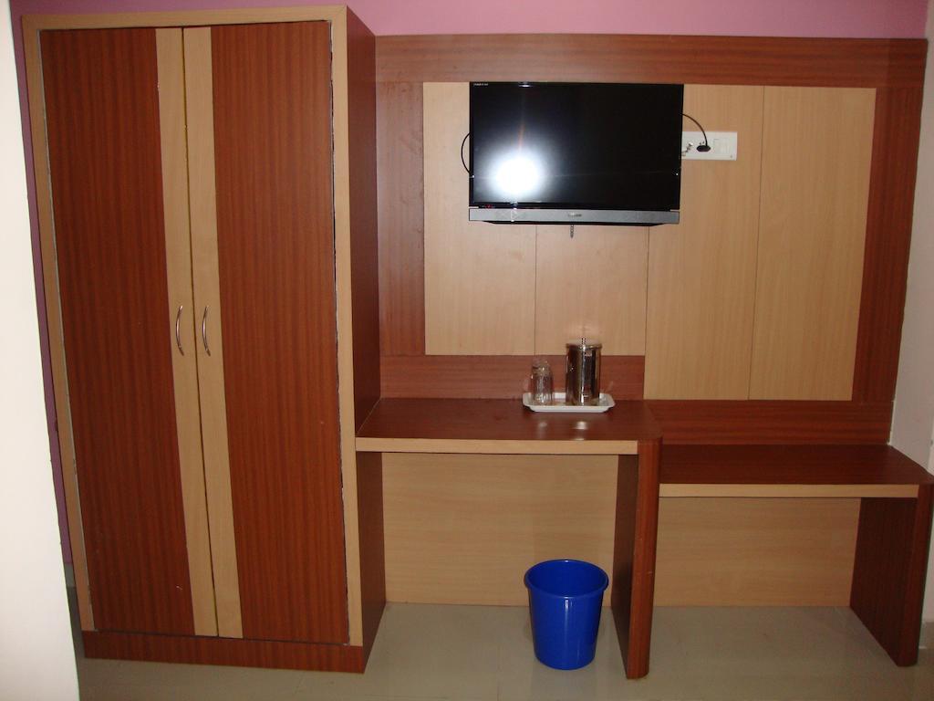 Bari International Hotel Bhubaneswar Habitación foto