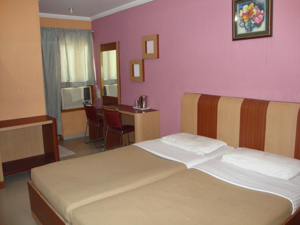 Bari International Hotel Bhubaneswar Habitación foto